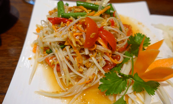 Ensalada de papaya verde, la opción fresca